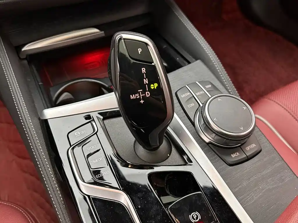 BMW 5 Series — миниатюра 16