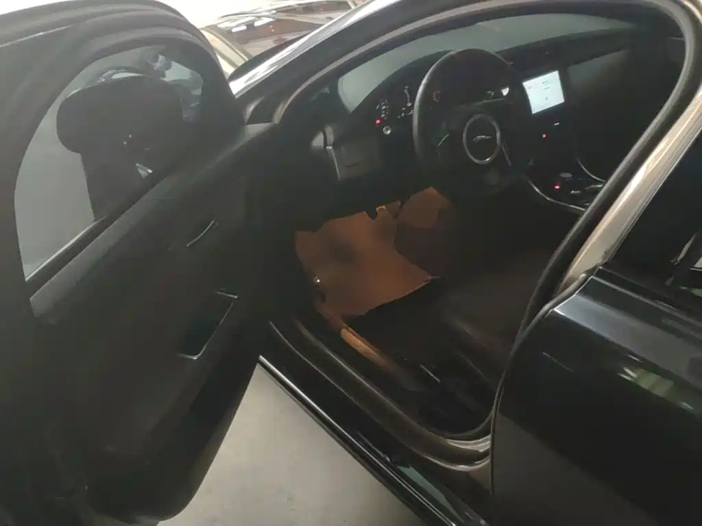 Jaguar XFL — миниатюра 16