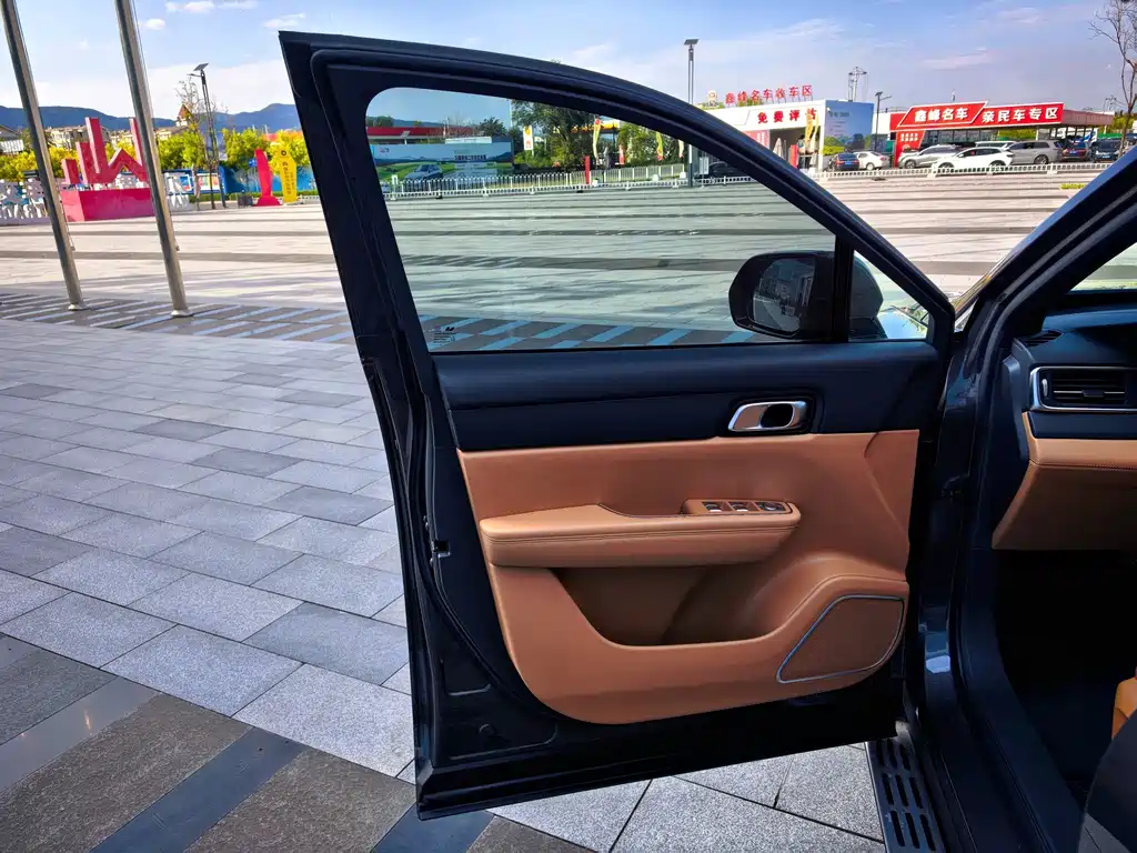 Li Auto Li ONE — миниатюра 10