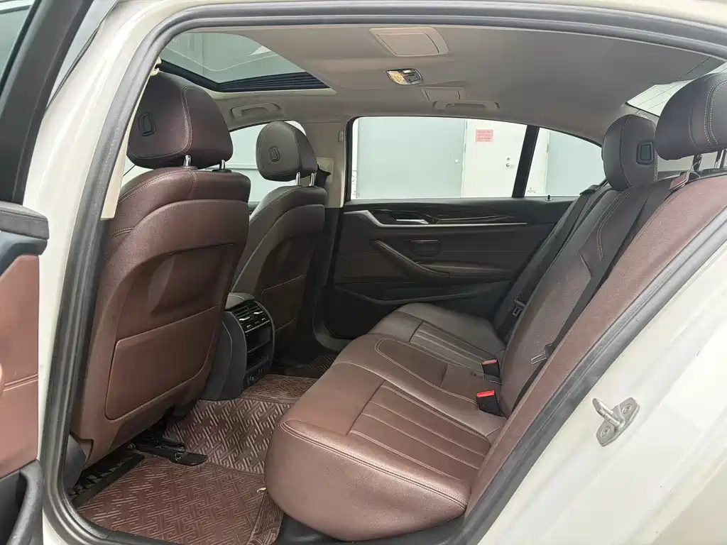 BMW 5 Series — миниатюра 6