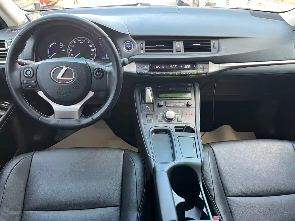 Lexus CT — миниатюра 16