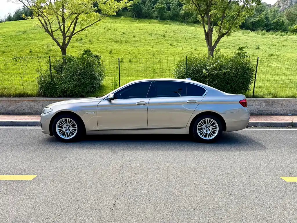 BMW 5 Series — миниатюра 7