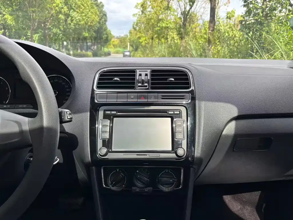 Volkswagen Polo — миниатюра 14