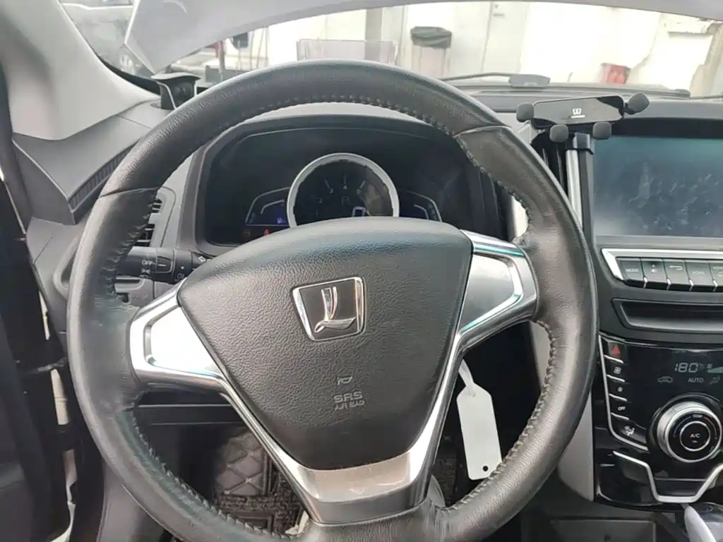 Luxgen U6 — миниатюра 11