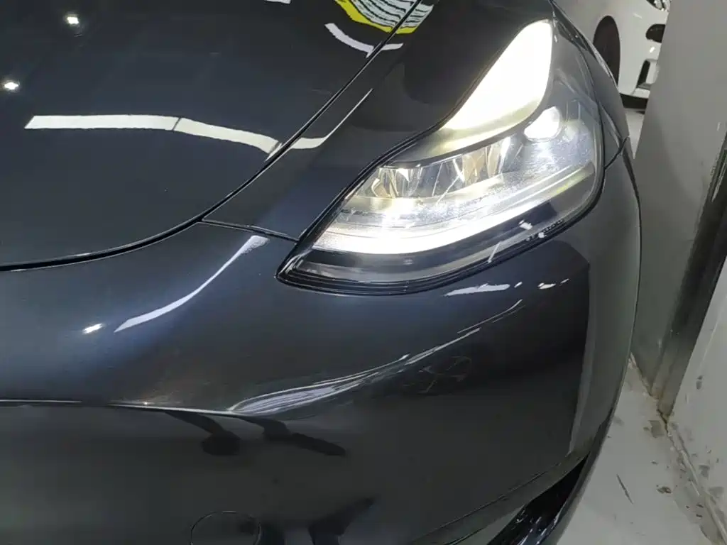 Tesla Model Y — миниатюра 24