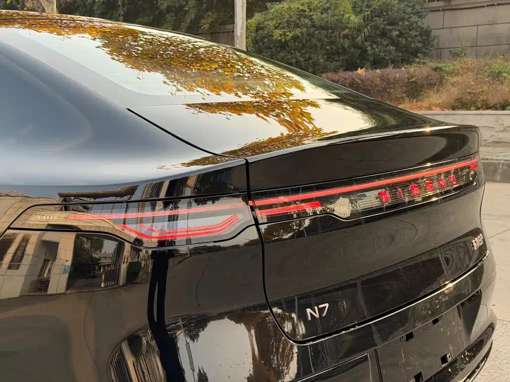 NISSAN N7