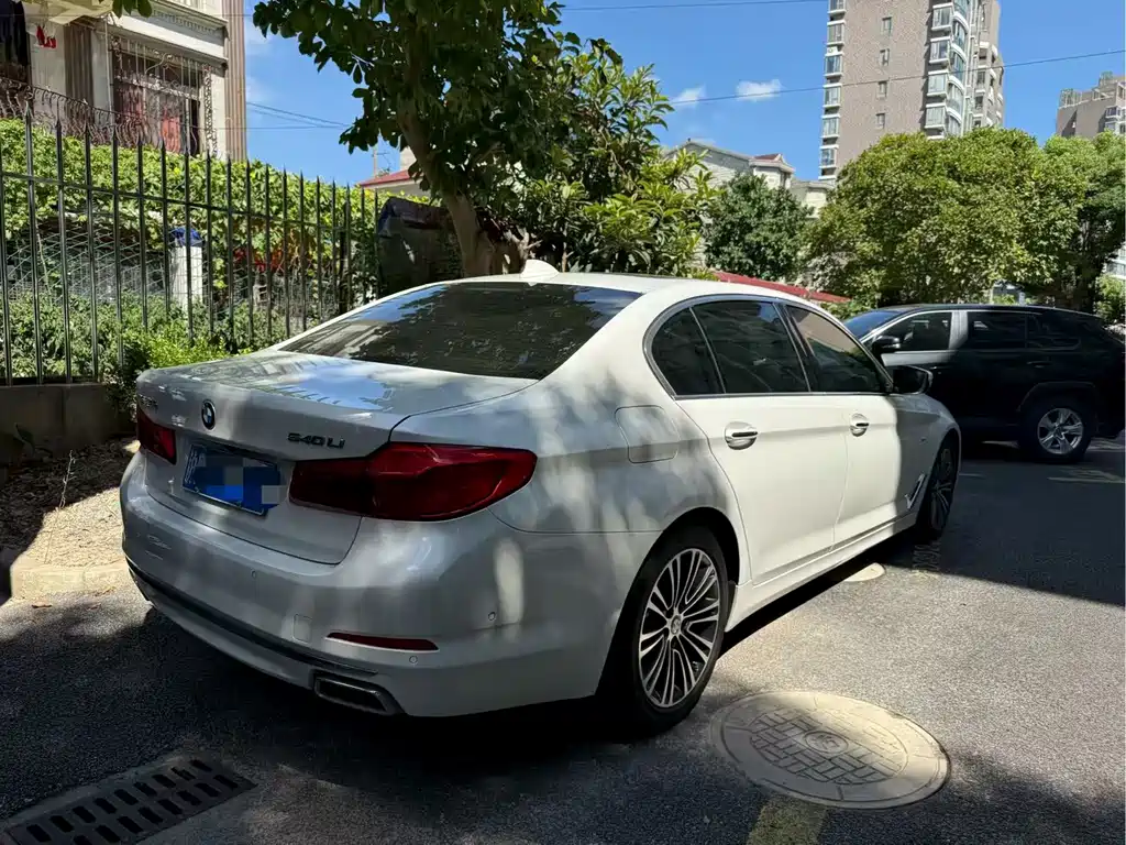 BMW 5 Series — миниатюра 4