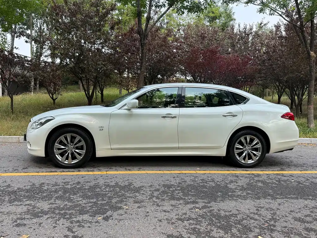 Infiniti Q70 — миниатюра 9