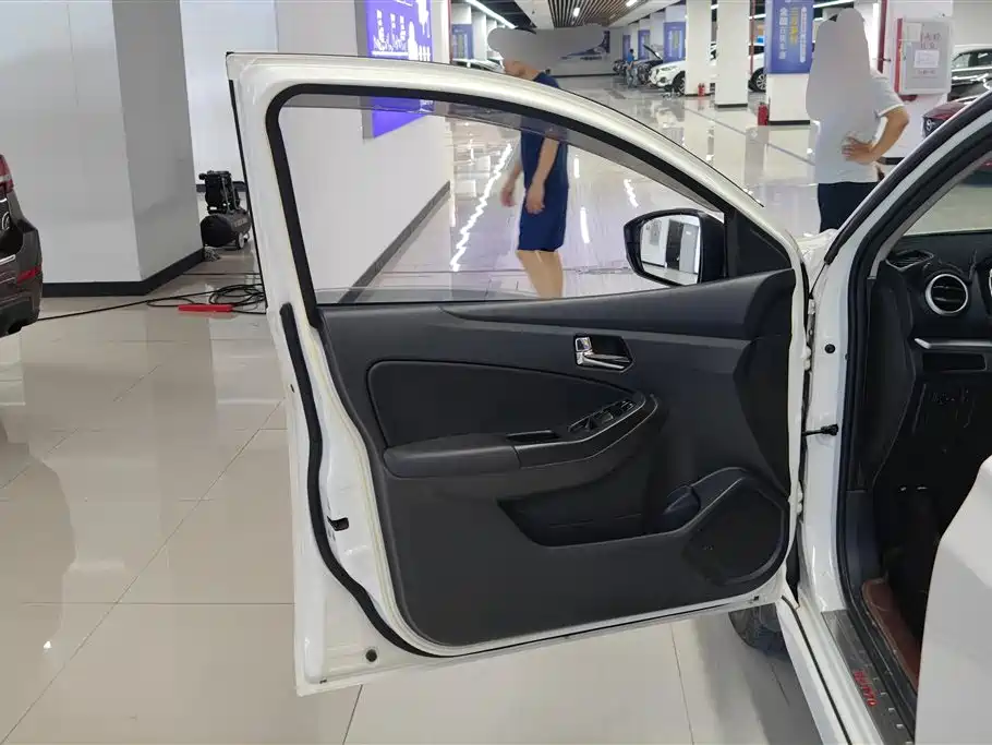 Venucia T70 2015 2.0L CVT