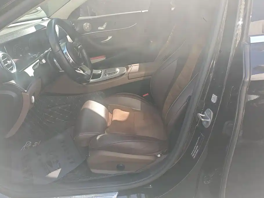 Mercedes-Benz E-Class — миниатюра 9