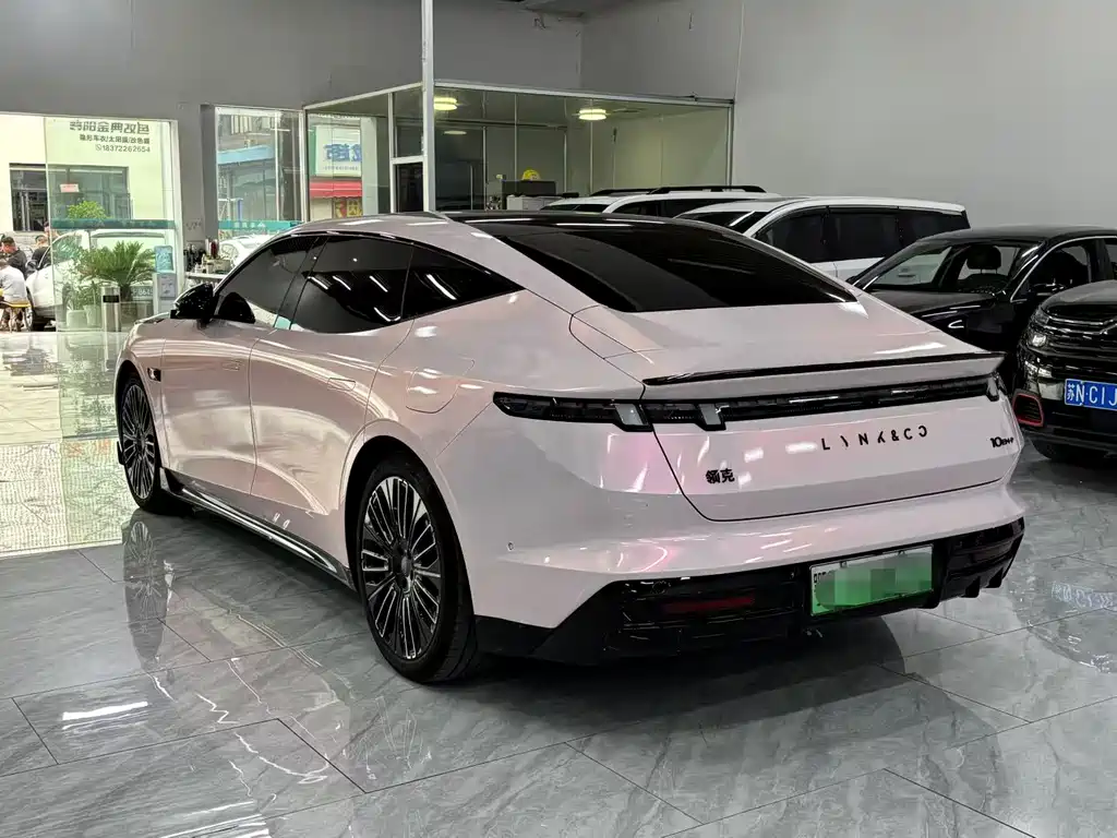 Lynk & Co 10 — миниатюра 9