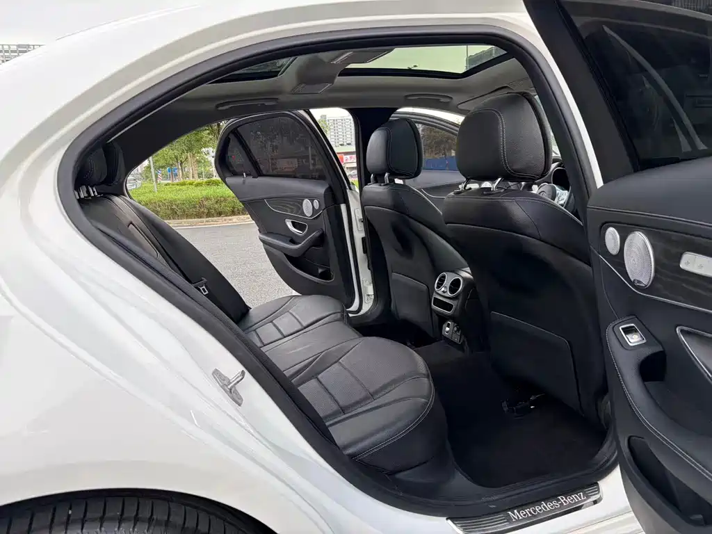 Mercedes-Benz C-Class — миниатюра 10