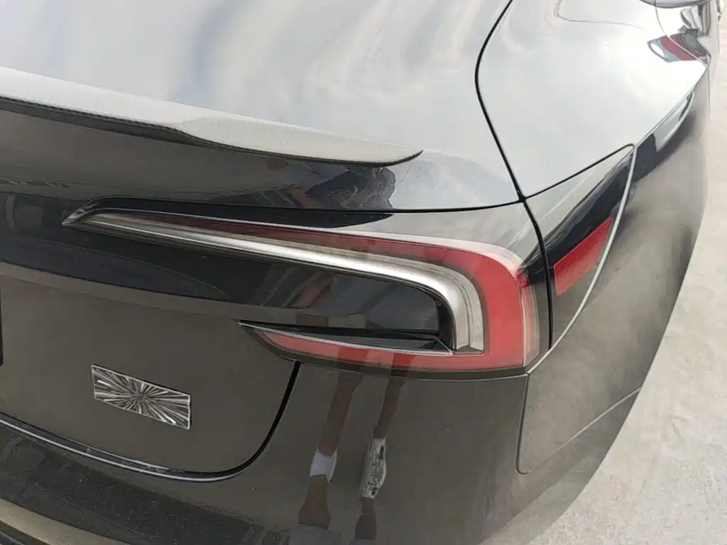 Tesla Model 3 — миниатюра 8