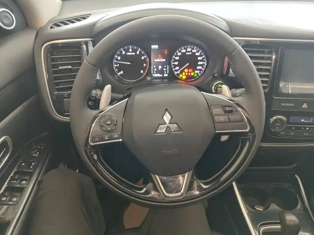 Mitsubishi Outlander — миниатюра 11