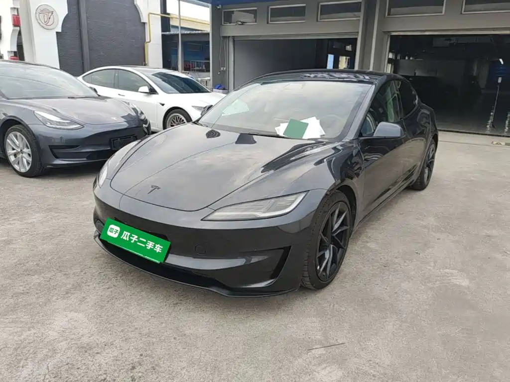Tesla Model 3 — миниатюра 2