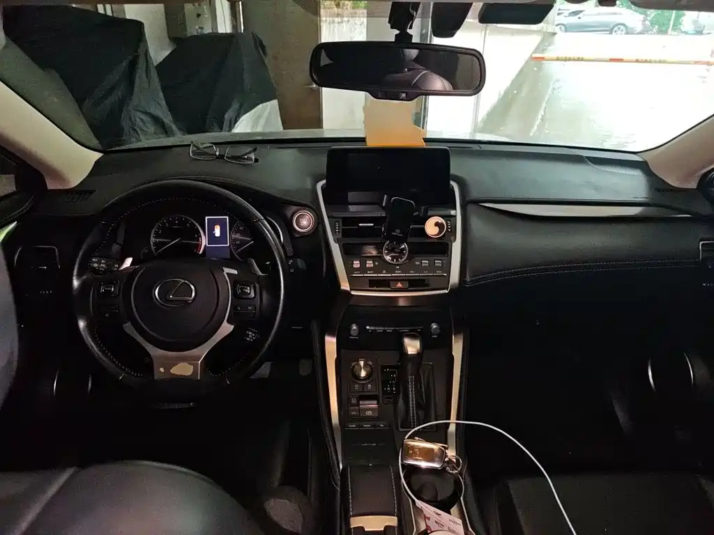 Lexus NX 2020 200 V