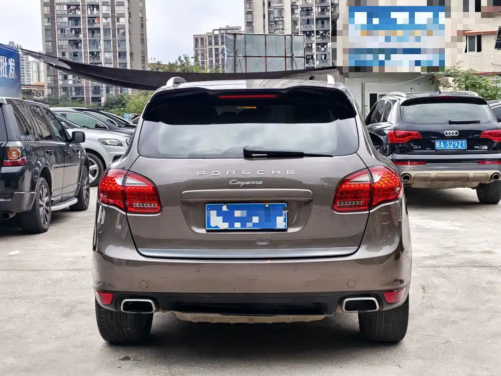Porsche Cayenne — миниатюра 5