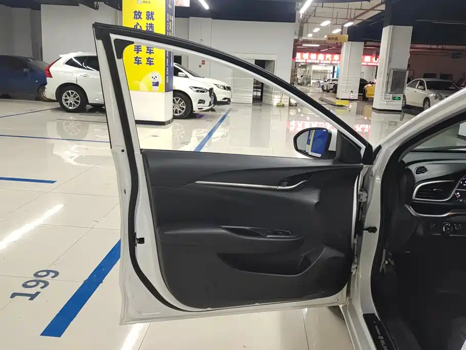 Buick Excelle — миниатюра 7