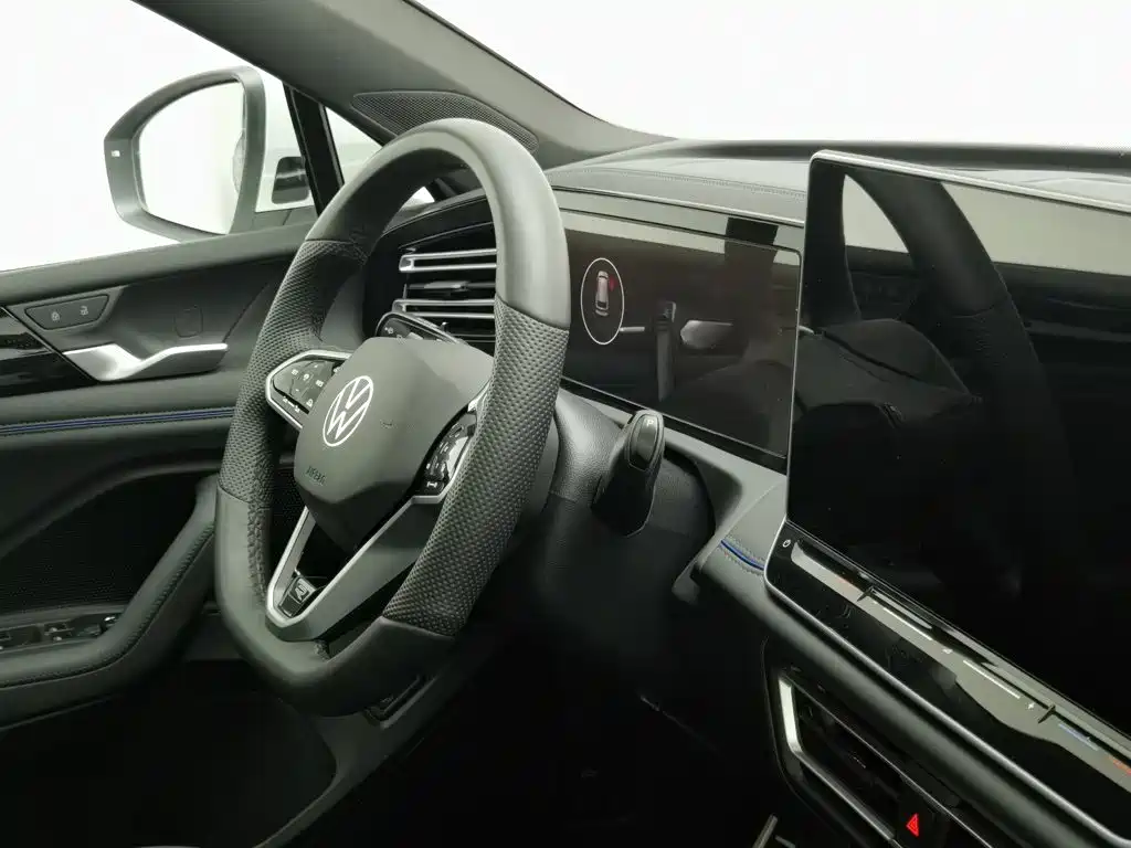 Volkswagen Tiguan L — миниатюра 22