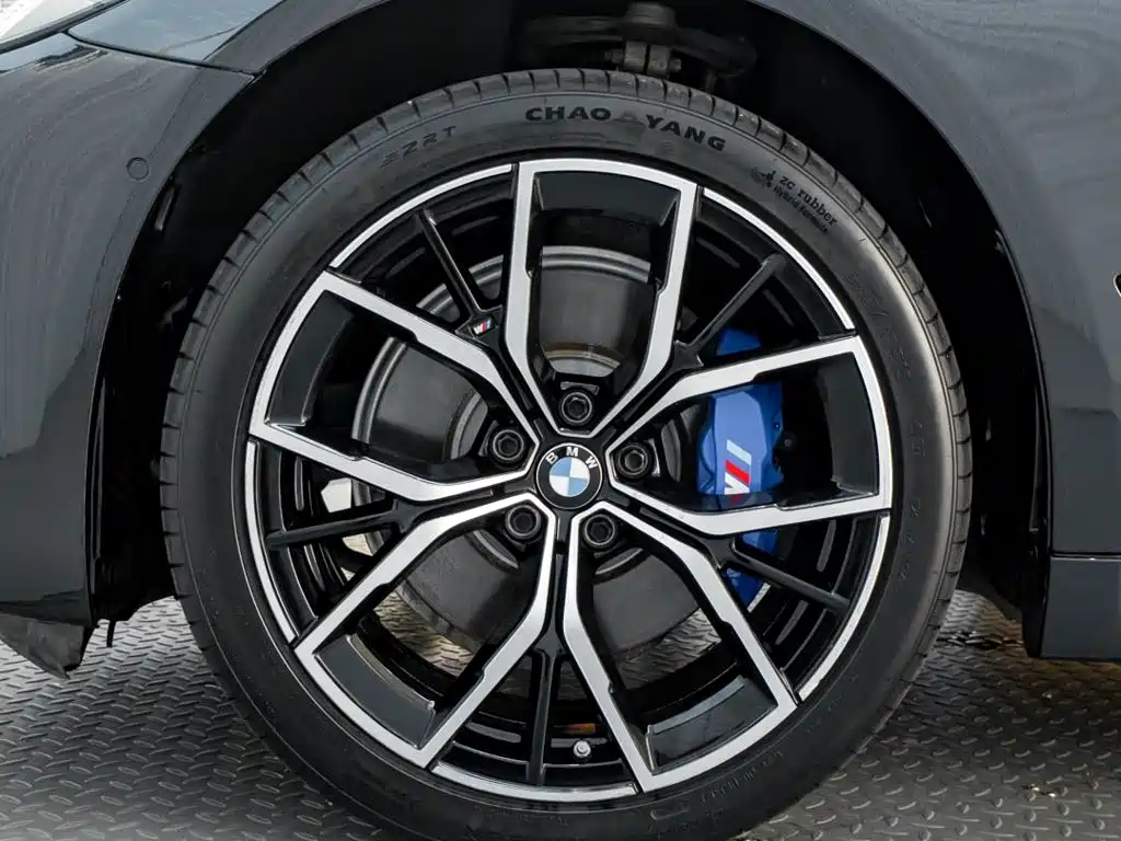 BMW 5 Series — миниатюра 10