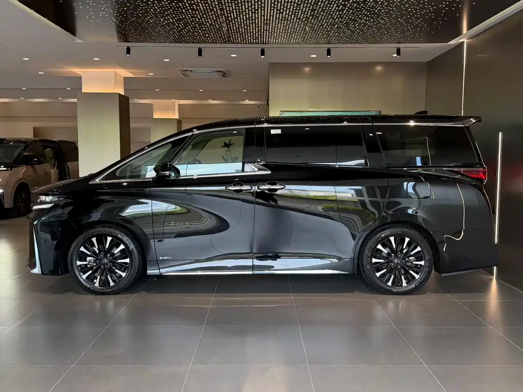 Toyota Vellfire — миниатюра 6