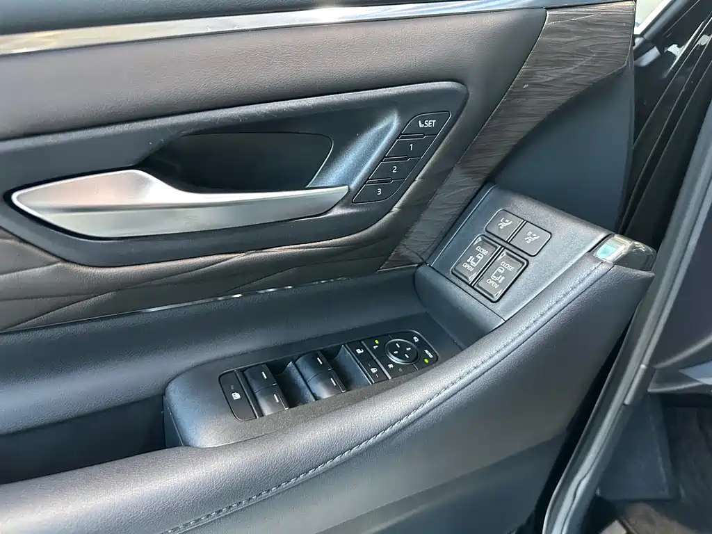 Toyota Vellfire 2023 2.5L HV