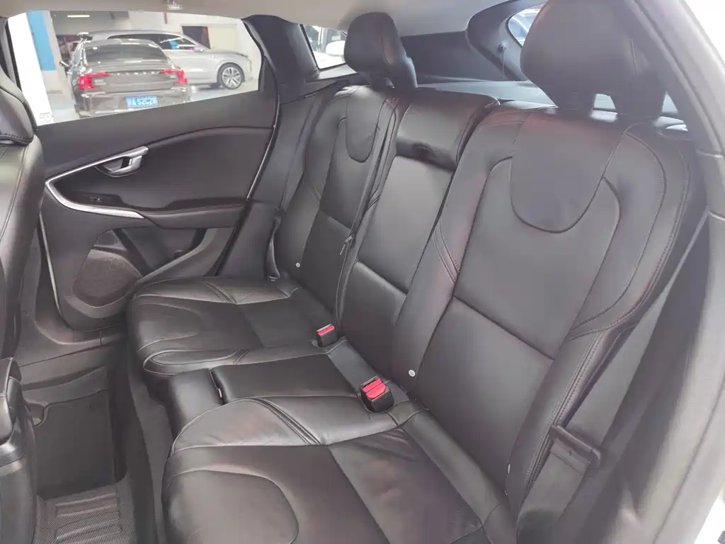 Volvo V40 — миниатюра 8