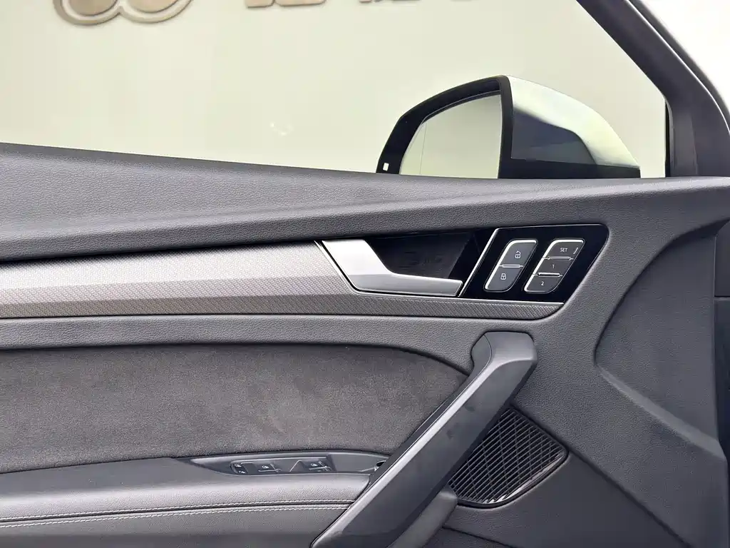 Audi Q5L Sportback — миниатюра 3