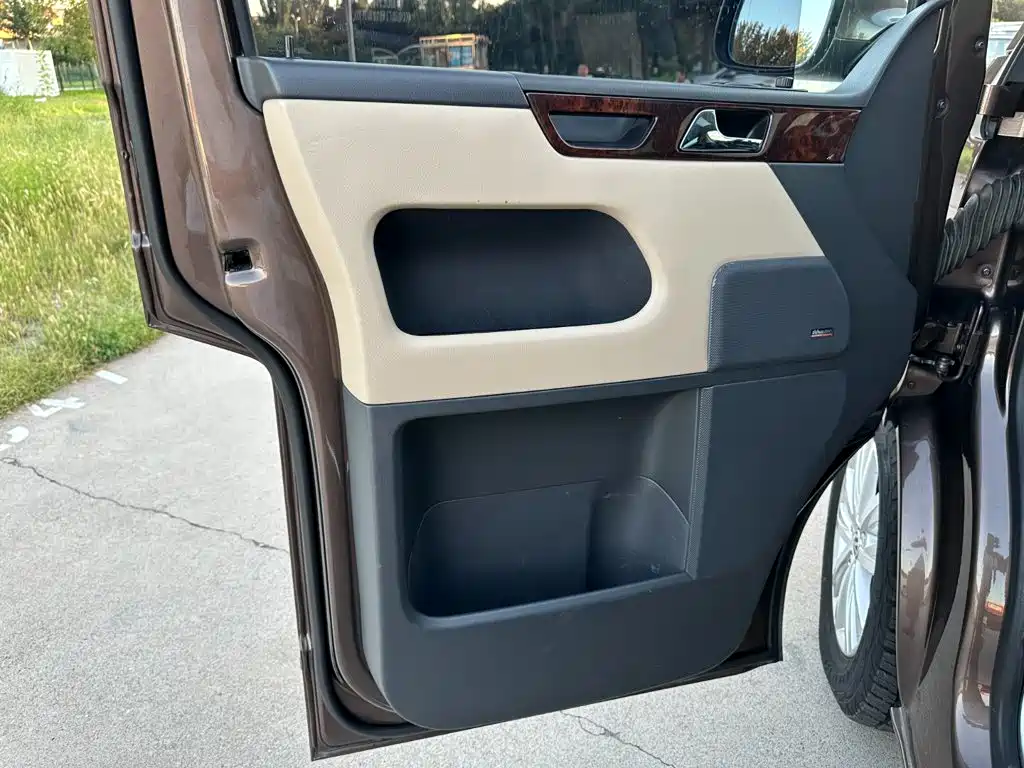 Volkswagen Multivan — миниатюра 12