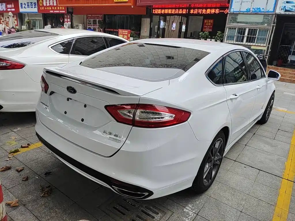 Ford Mondeo — миниатюра 7