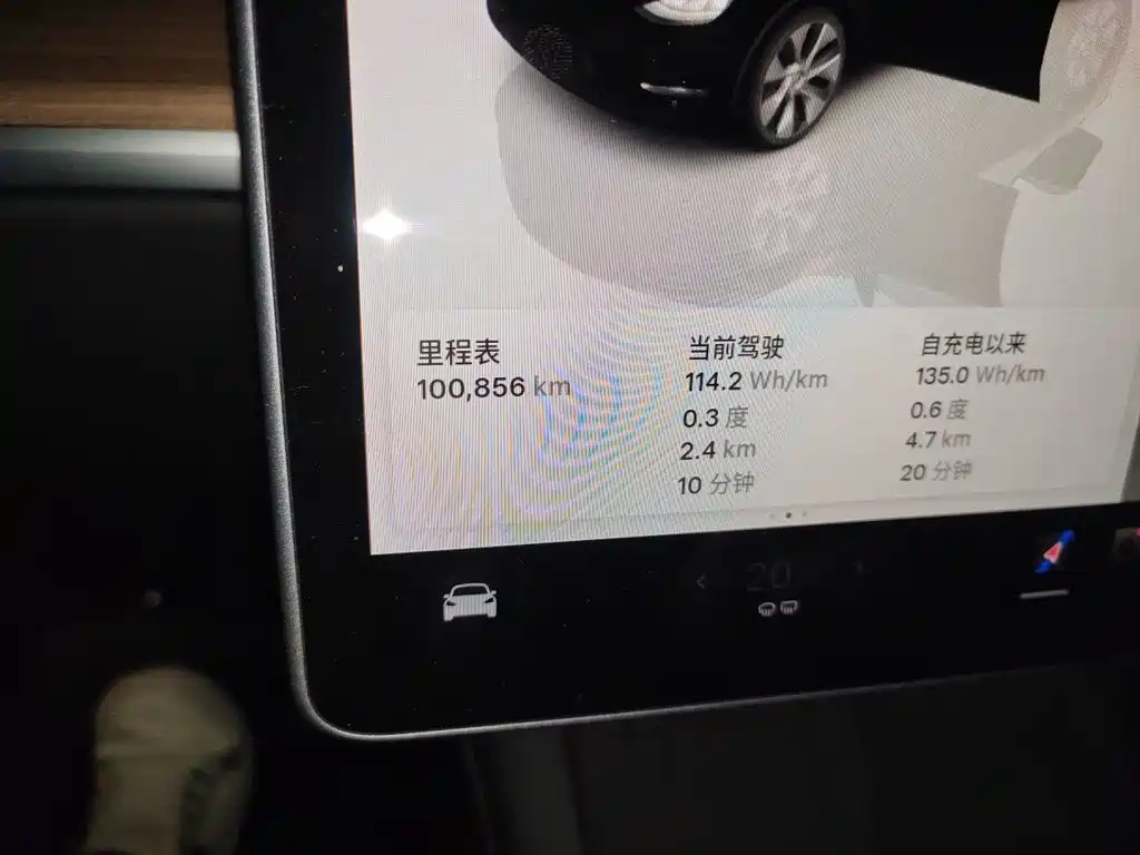Tesla Model Y — миниатюра 5