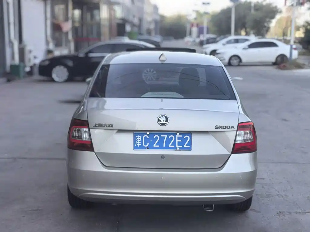 Skoda Rapid — миниатюра 4