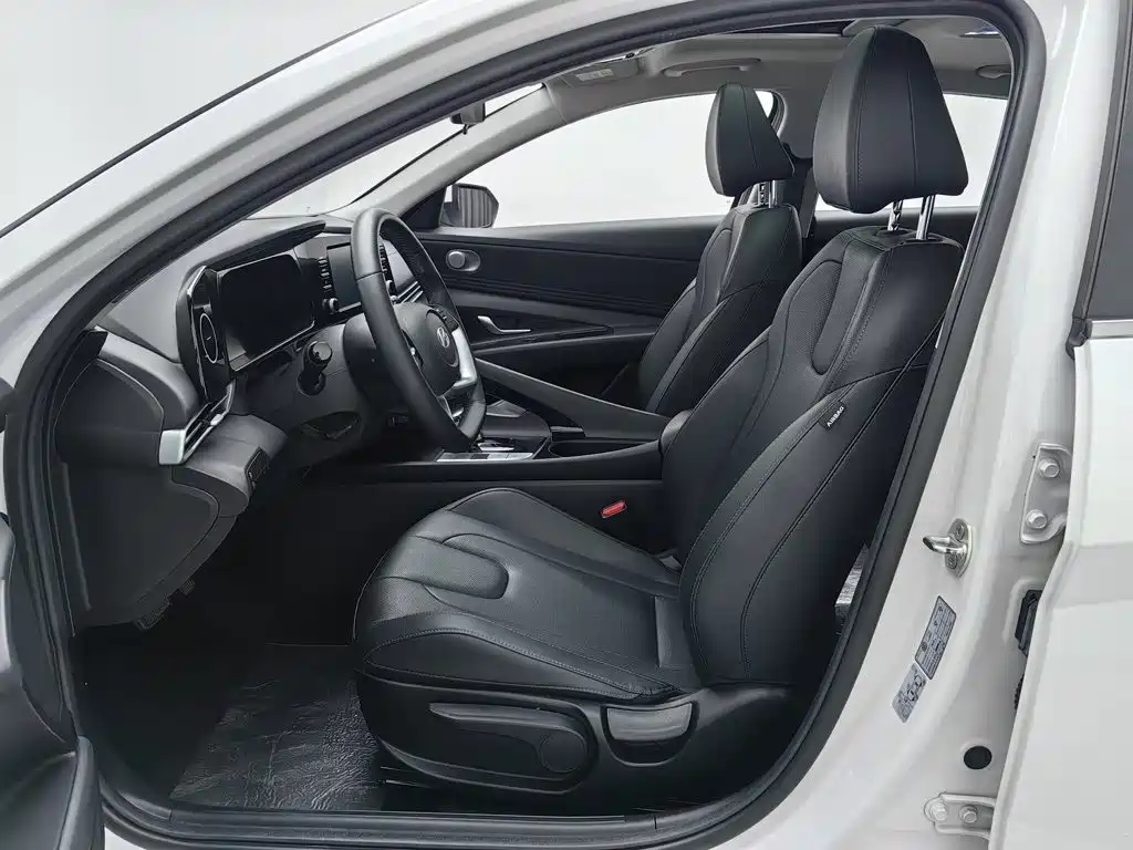 Hyundai Elantra — миниатюра 10