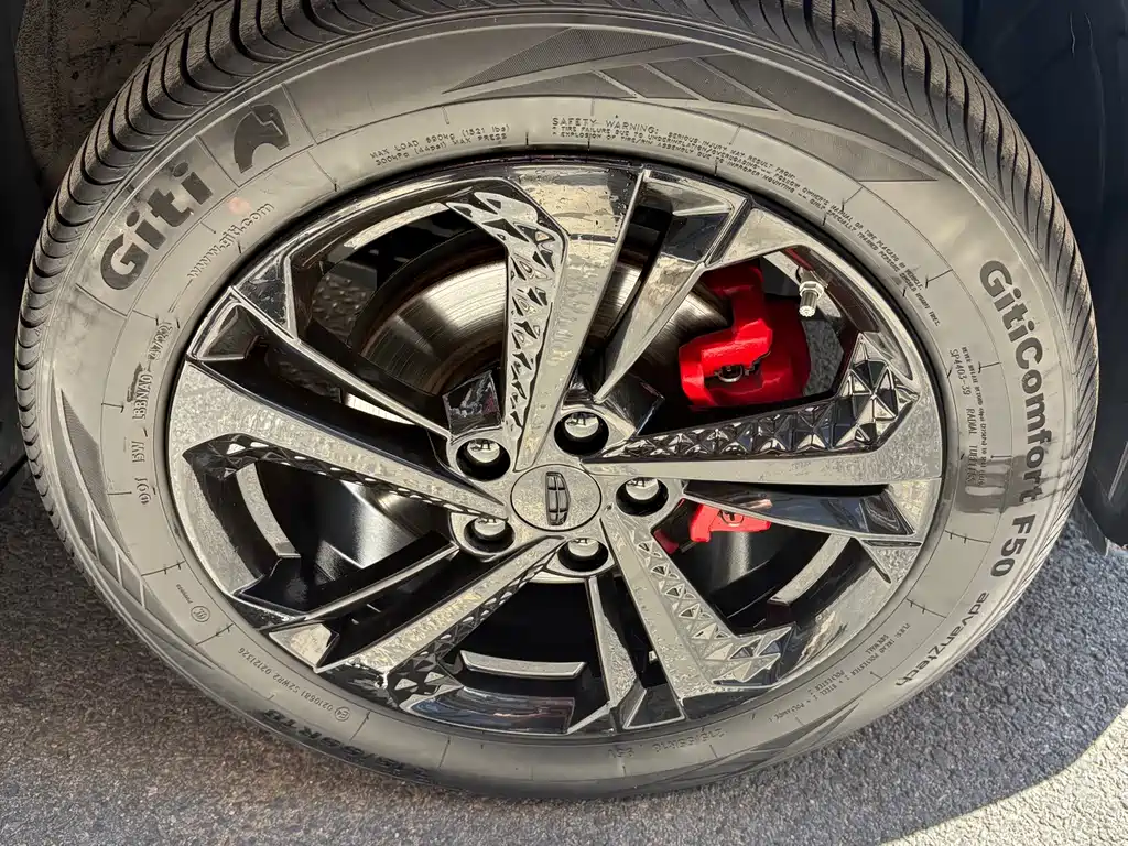 Geely Binyue — миниатюра 13