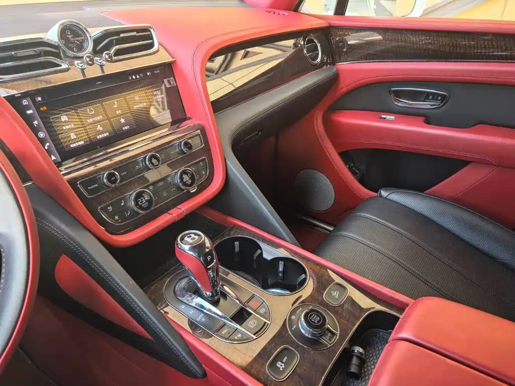 Bentley Bentayga — миниатюра 7