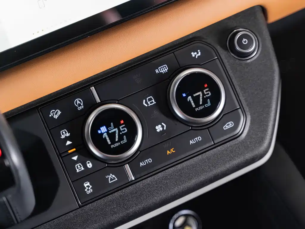 Land Rover Defender — миниатюра 11