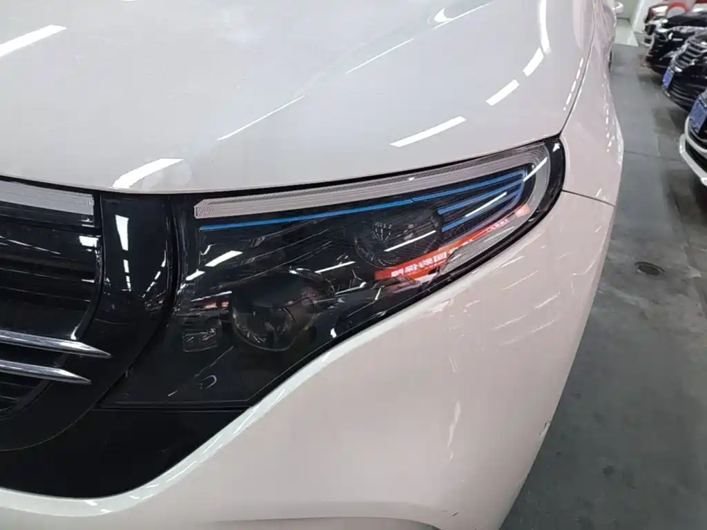 Mercedes-Benz EQC — миниатюра 24