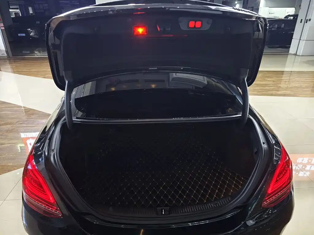 Mercedes-Benz C-Class — миниатюра 11