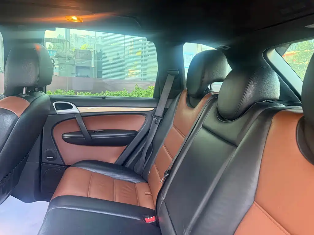 Porsche Cayenne — миниатюра 10