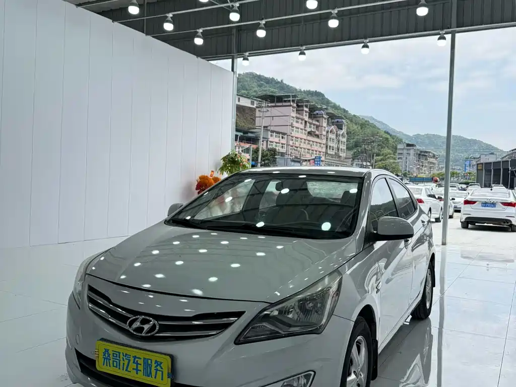 Hyundai Verna 2015