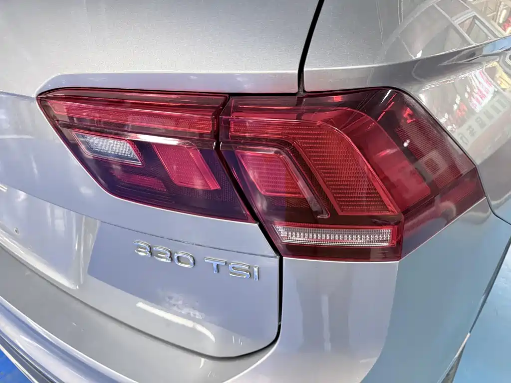 Volkswagen Tiguan L - фото 21