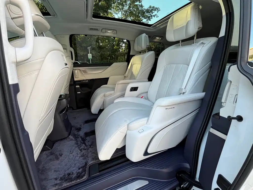 Buick GL8 Hybrid — миниатюра 10