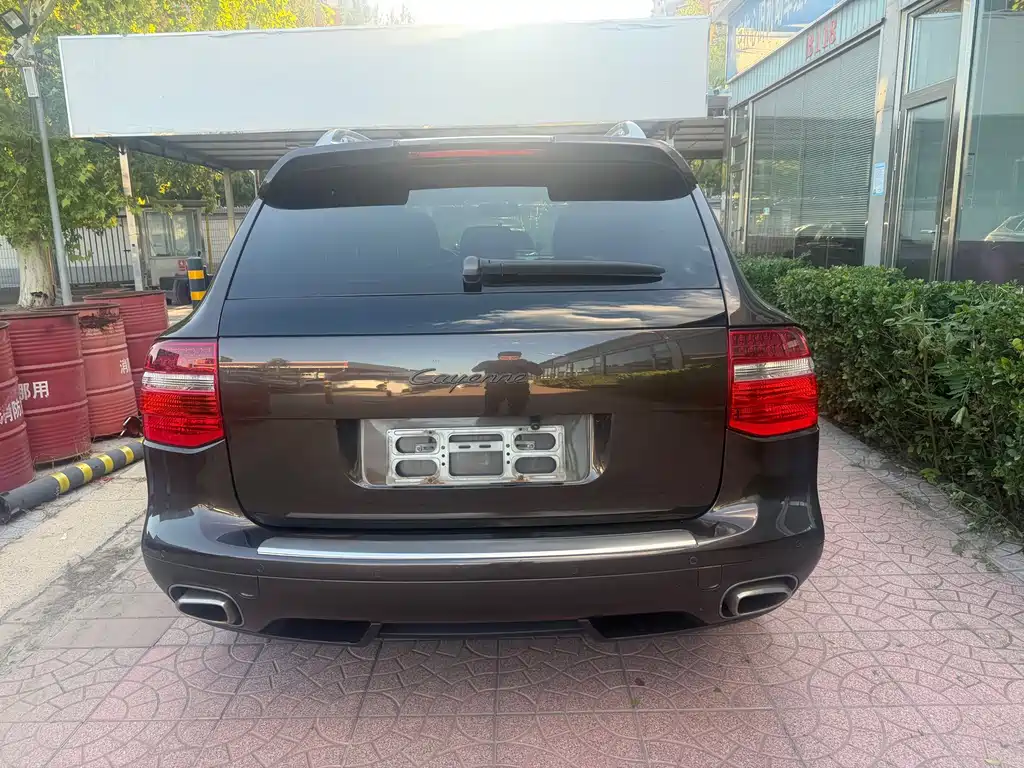 Porsche Cayenne — миниатюра 5