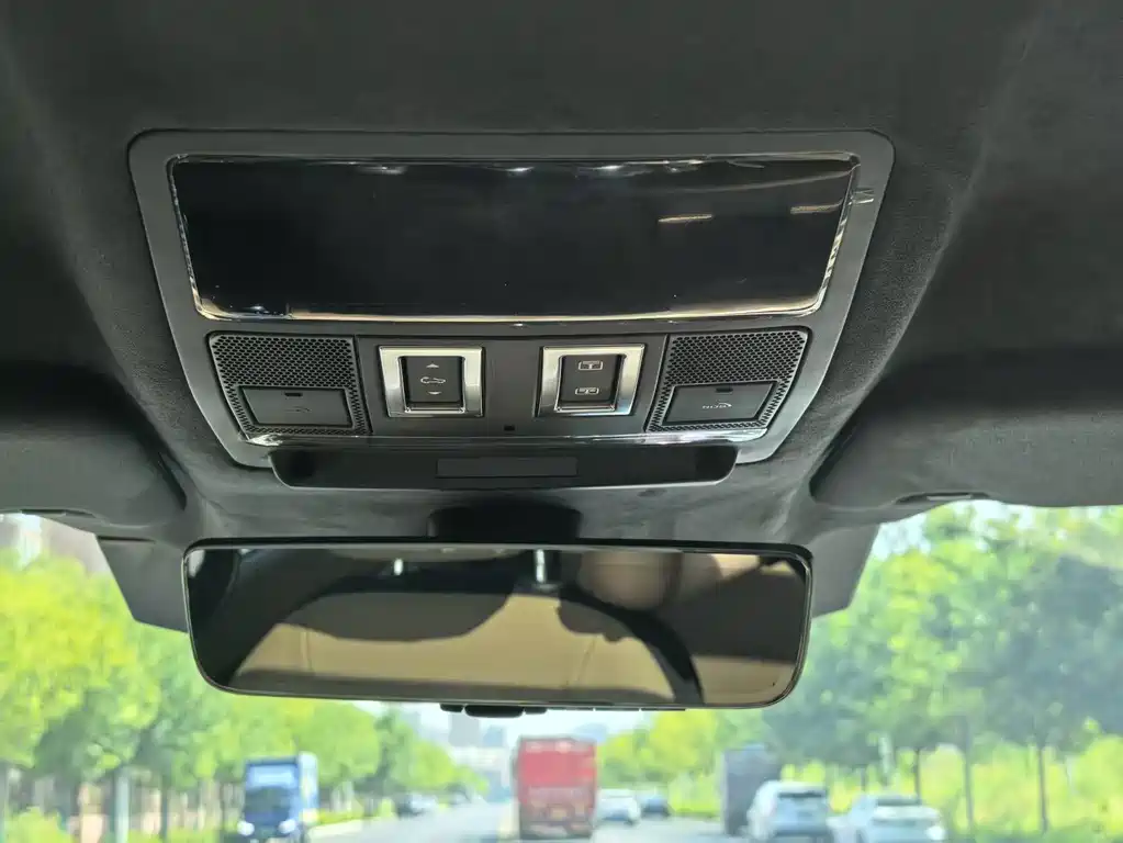 Land Rover Defender — миниатюра 16