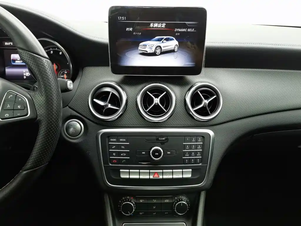 Mercedes-Benz GLA — миниатюра 12