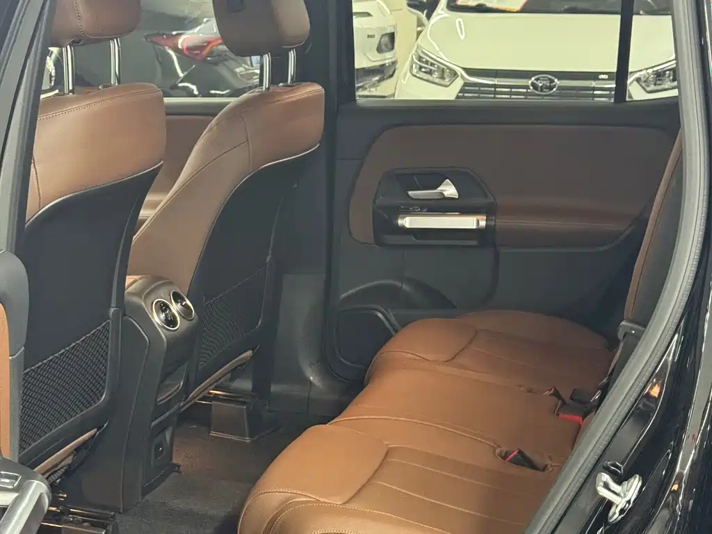 Mercedes-Benz GLB — миниатюра 8