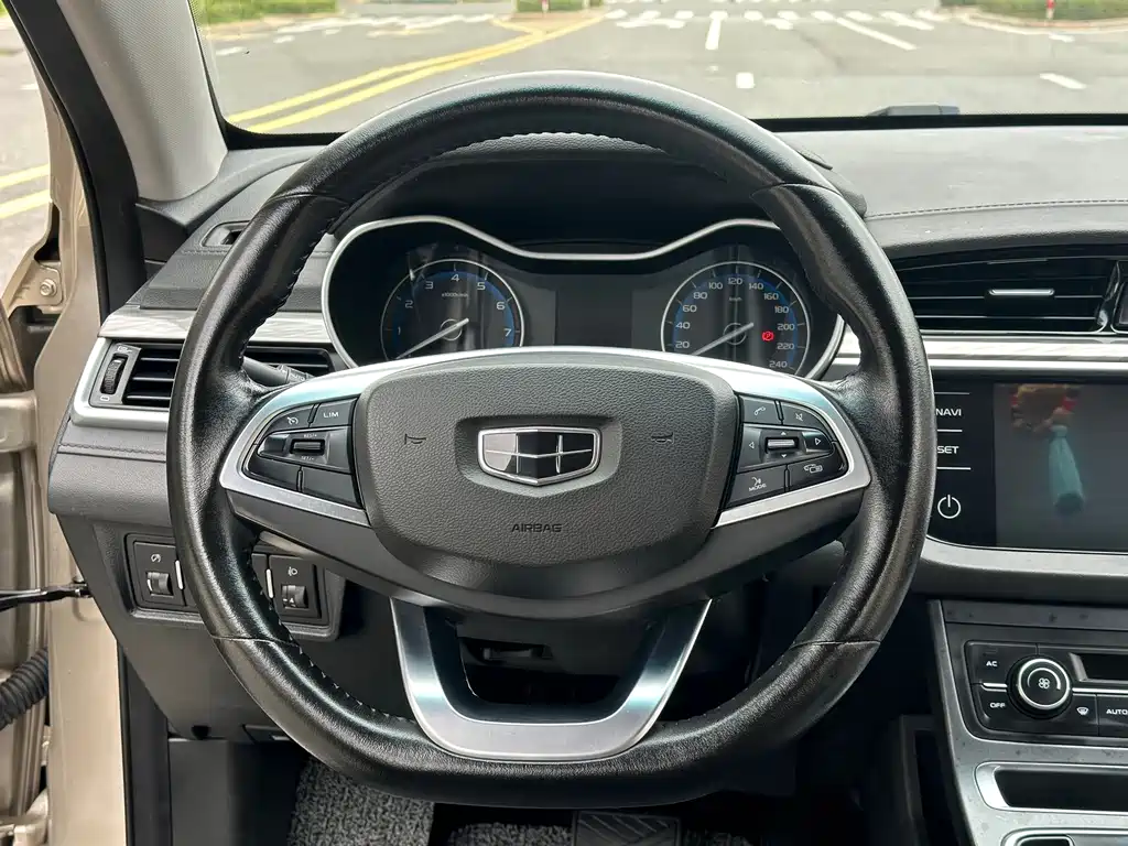 Geely Emgrand — миниатюра 10