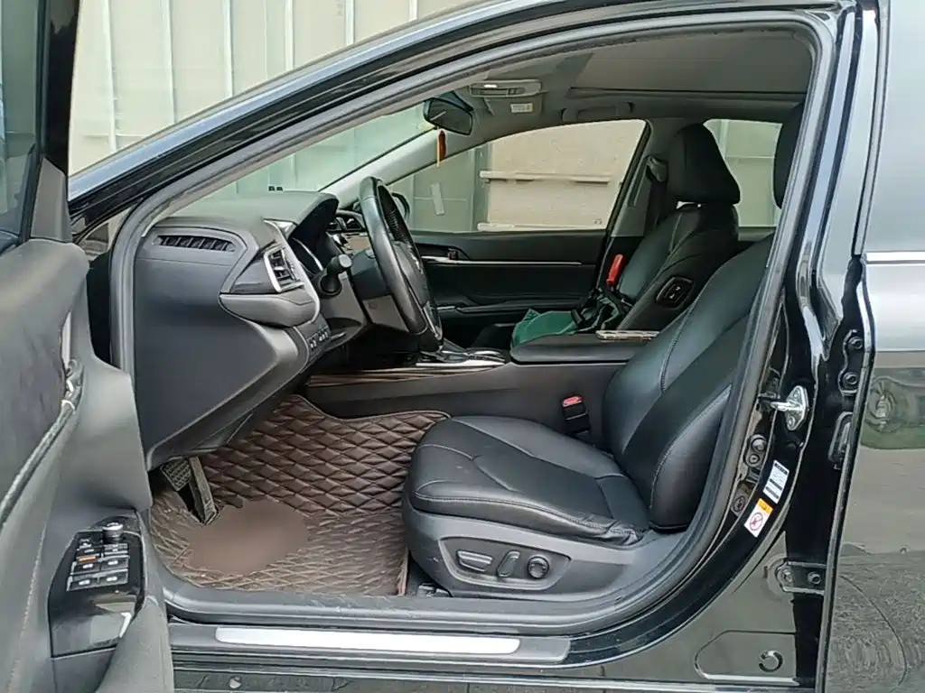 Toyota Camry — миниатюра 16