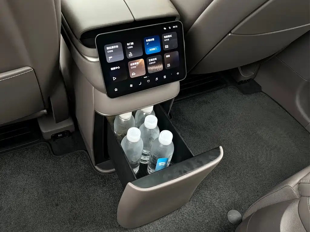 NIO ES8 — миниатюра 15