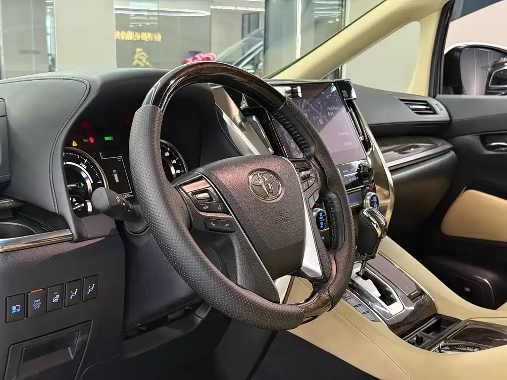 Toyota Vellfire 2021 2.5L HV Luxury